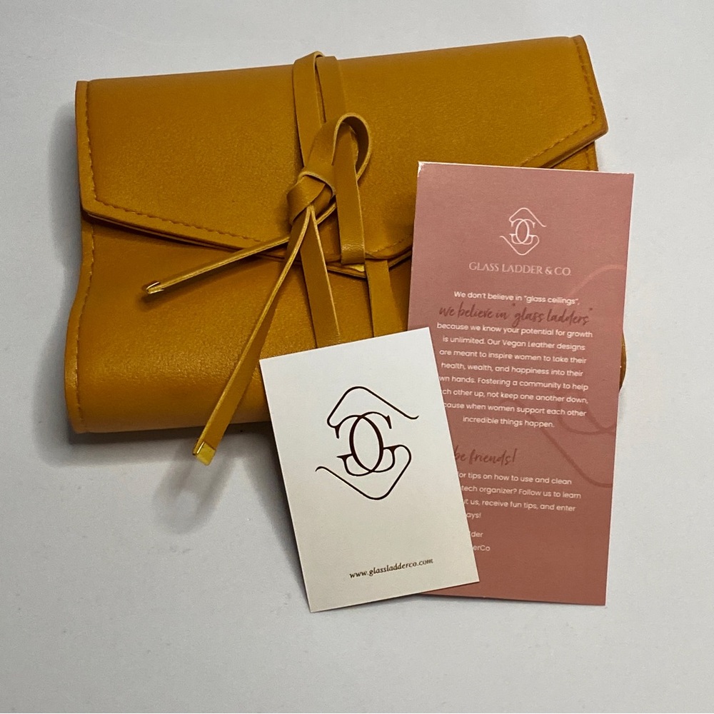 Glass Ladder & Co. ~ Katherine ~ Tech Organizer Roll - NWT NIB - Vegan Top Grain